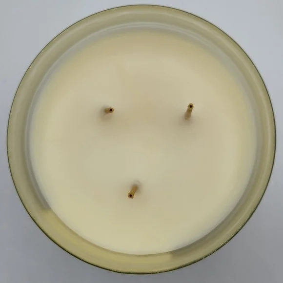 Bath & Body works Spice it up Cinnamon Pretzel Twist 3 wick candle - Picture 2 of 4